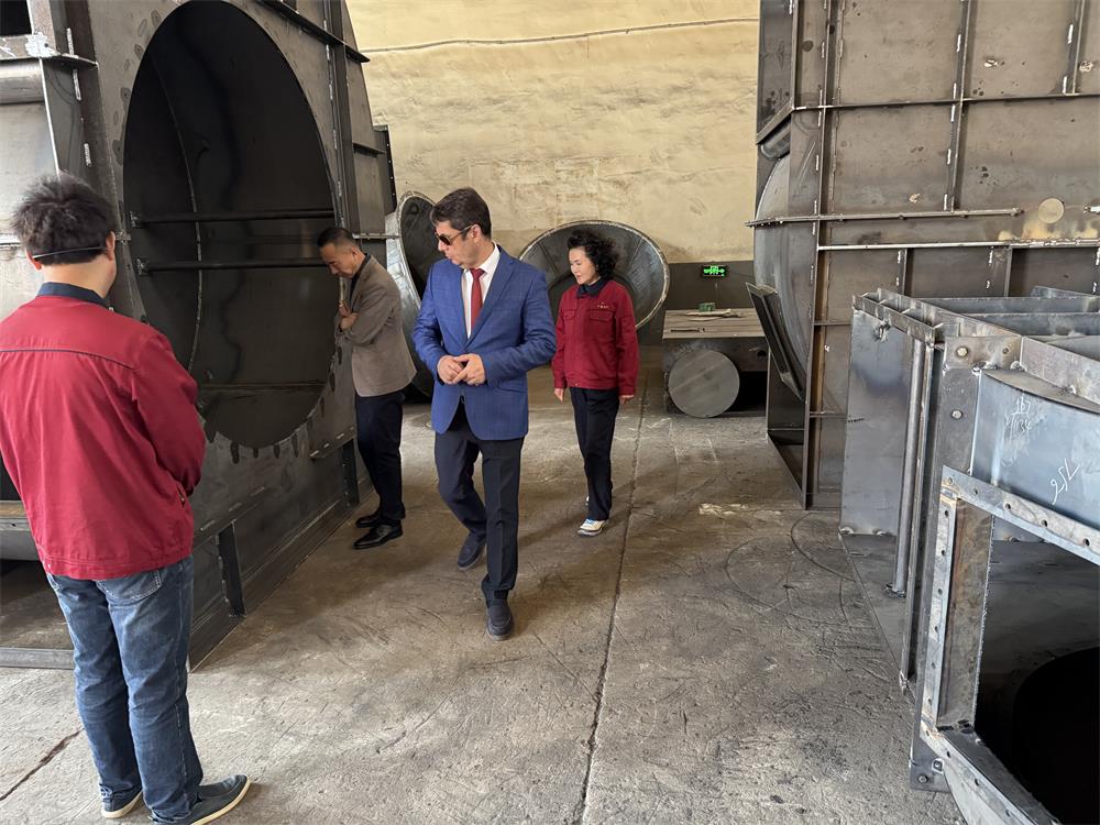 俄羅斯客戶前來(lái)我公司進(jìn)行設(shè)備考察。